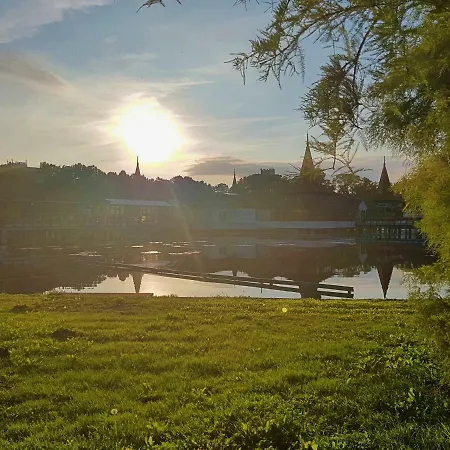 بيت ضيافة Gyongyszem Apartman