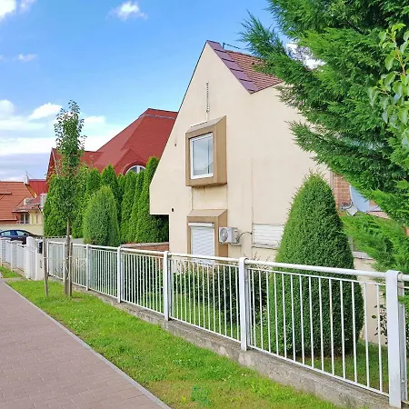 Gyongyszem Apartman بيت ضيافة *